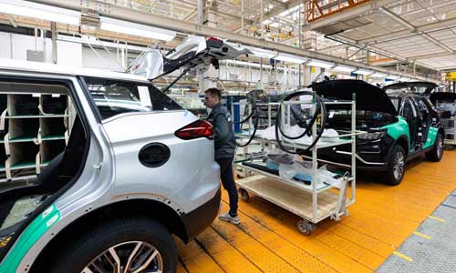 Customized electric vehicles on an assembly line driving industry productivity.